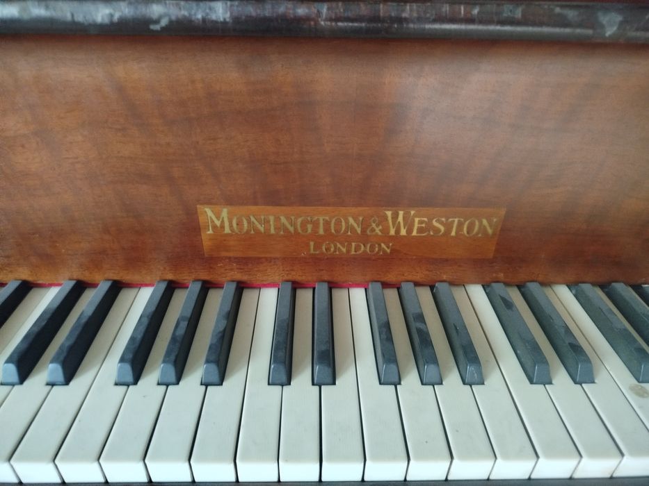 Vendo piano em bom estado de conservação