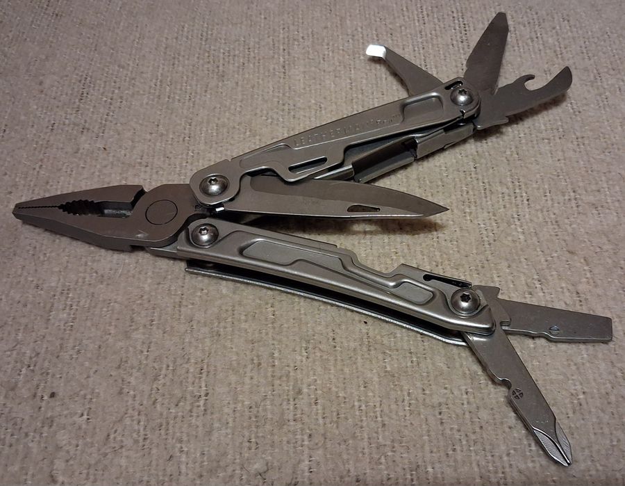 Ns sprzedaż  Zestaw noży.