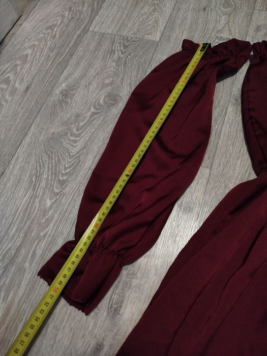 Жіноча бордова сукня з відкритими плечима М-Л