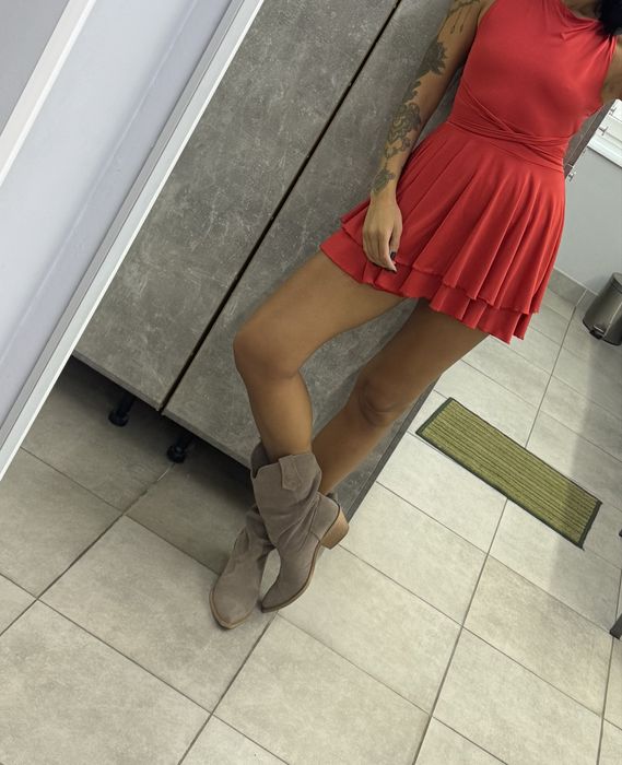 Козаки ( ковбойки )  продам шикарные козаки