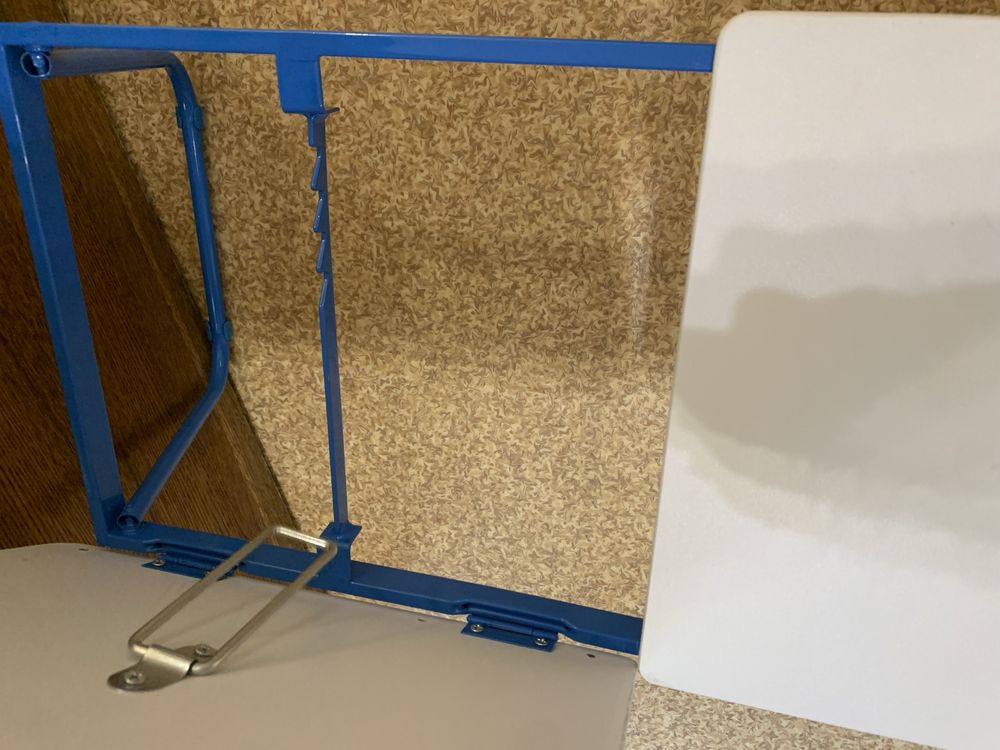 Stolik pod laptopa