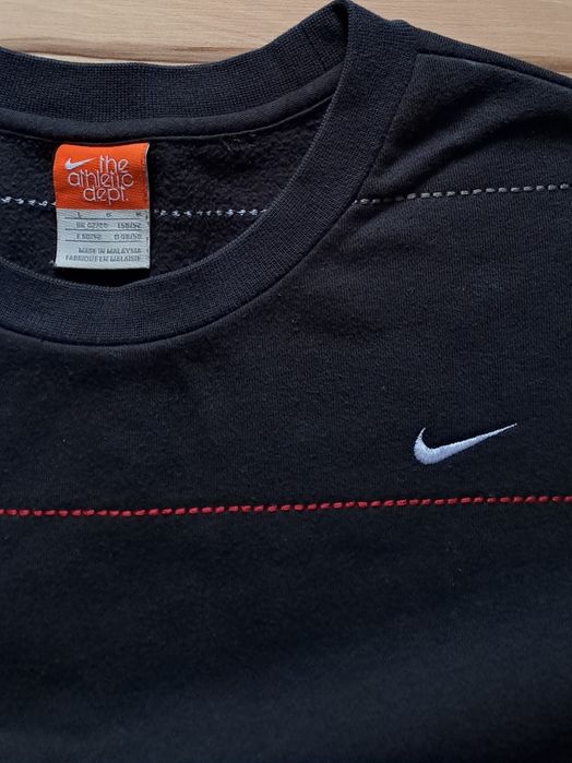 czarna prosta bluza z kolorowymi szyciami i logiem nike L vintage