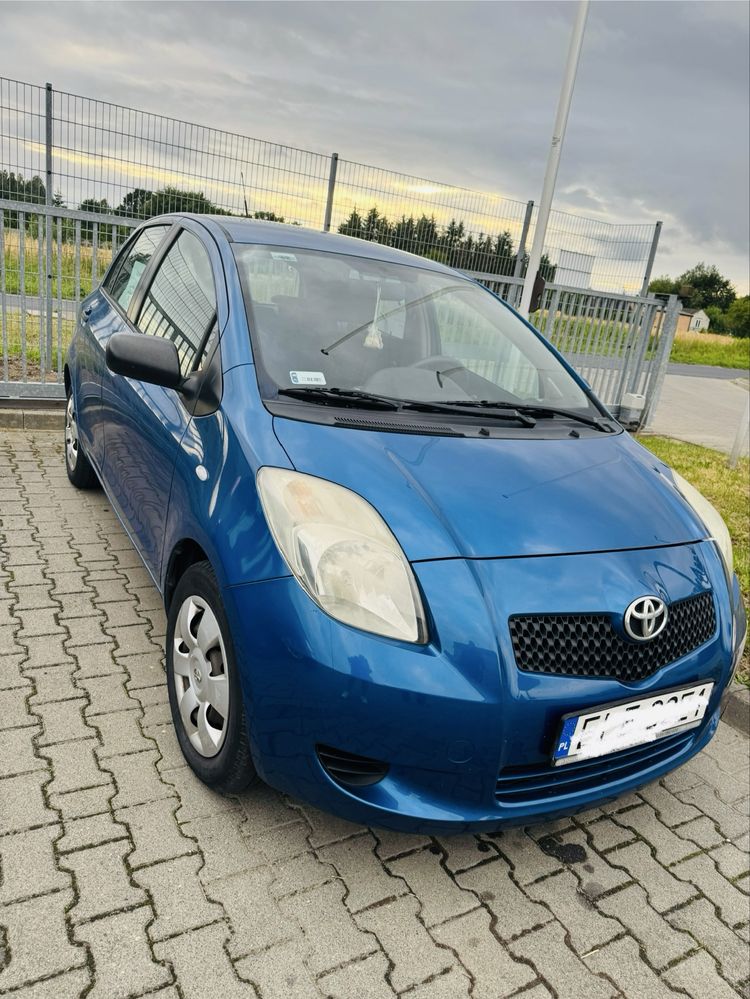 Toyota Yaris II 1.0 2007 rok