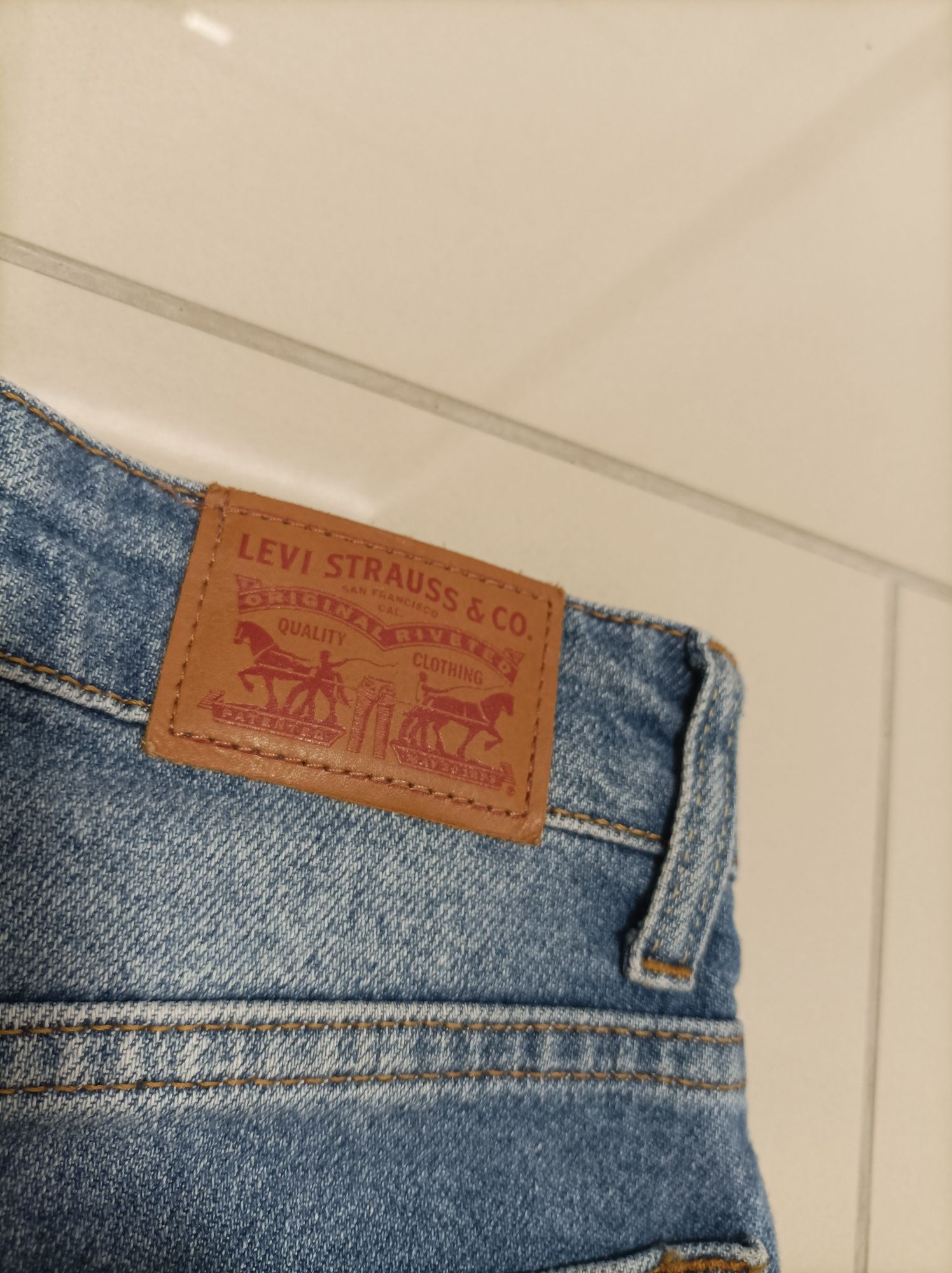 Spodnie jeansowe Levi's damskie, rozm 27 z dziurami