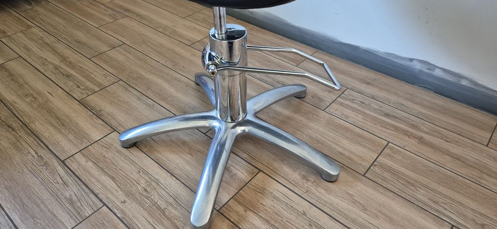 Fotel fryzjerski skórzany czarny beauty star