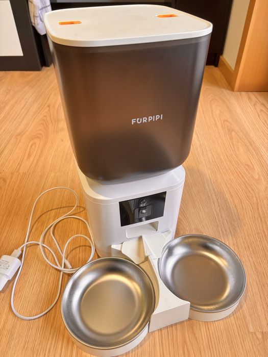 Dispensador automático de alimentos para cães e gatos