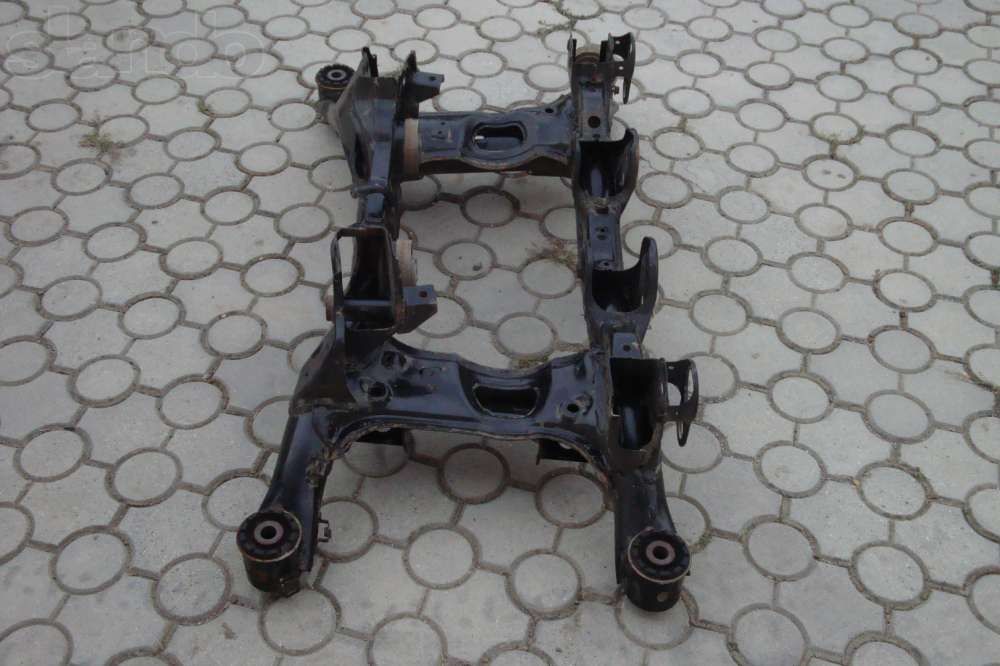 Рама-підвіска заднього моста на Suzuki Grand Vitara 2007 року