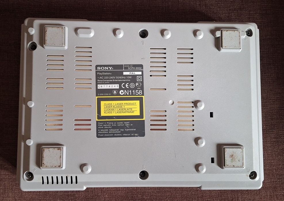 Consola PS1 (SCPH-9002) a funcionar