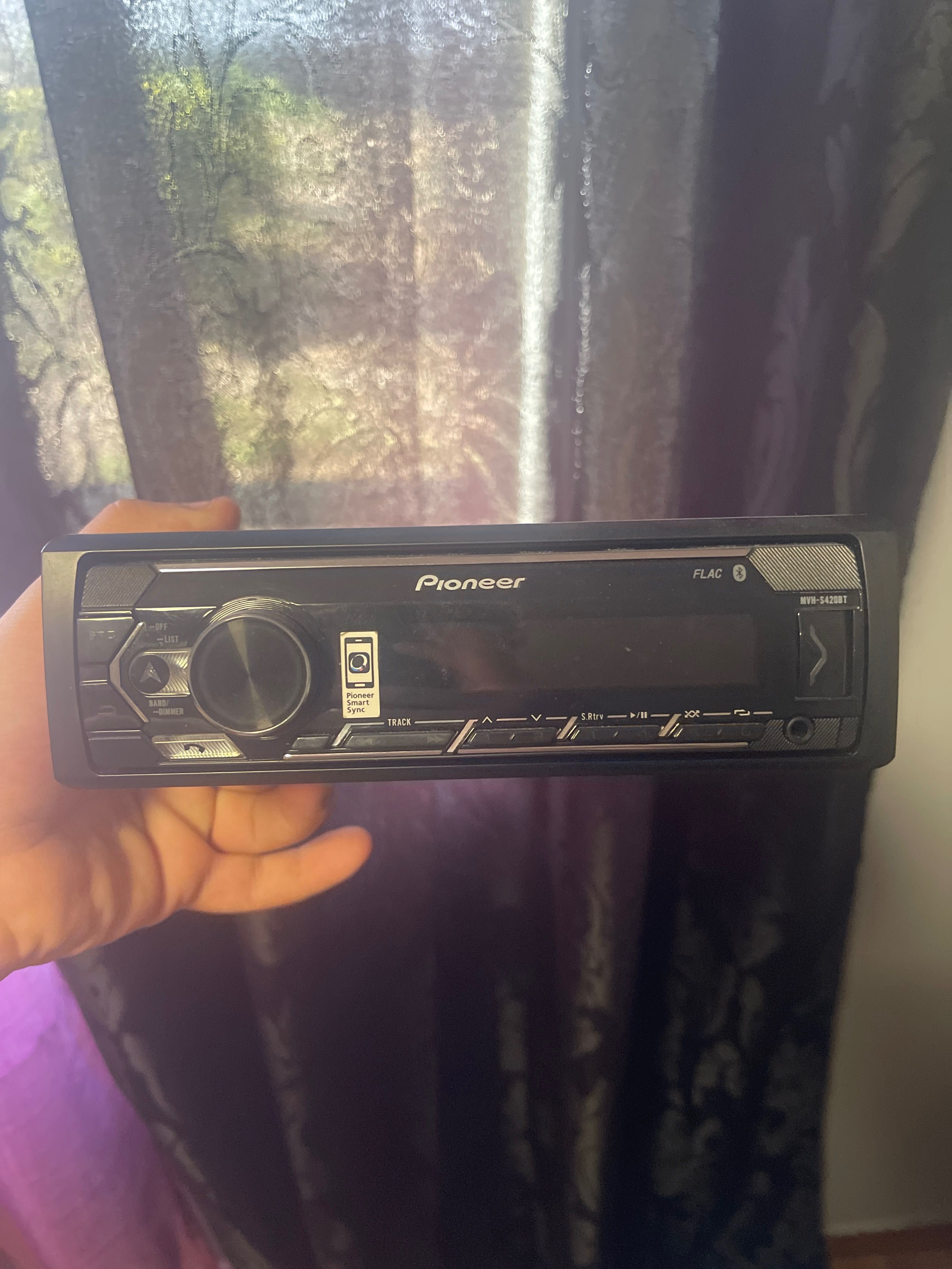 Rádio Pioneer + 2 Colunas traseiras Pioneer