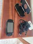 vendo psp com varios jogos e carregador e capa
