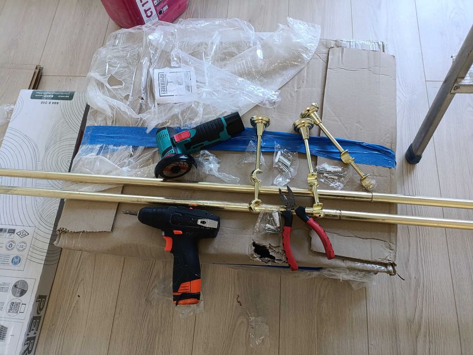 установить карниз,Монтаж демонтаж  карнизов .
 повесить картину, полку