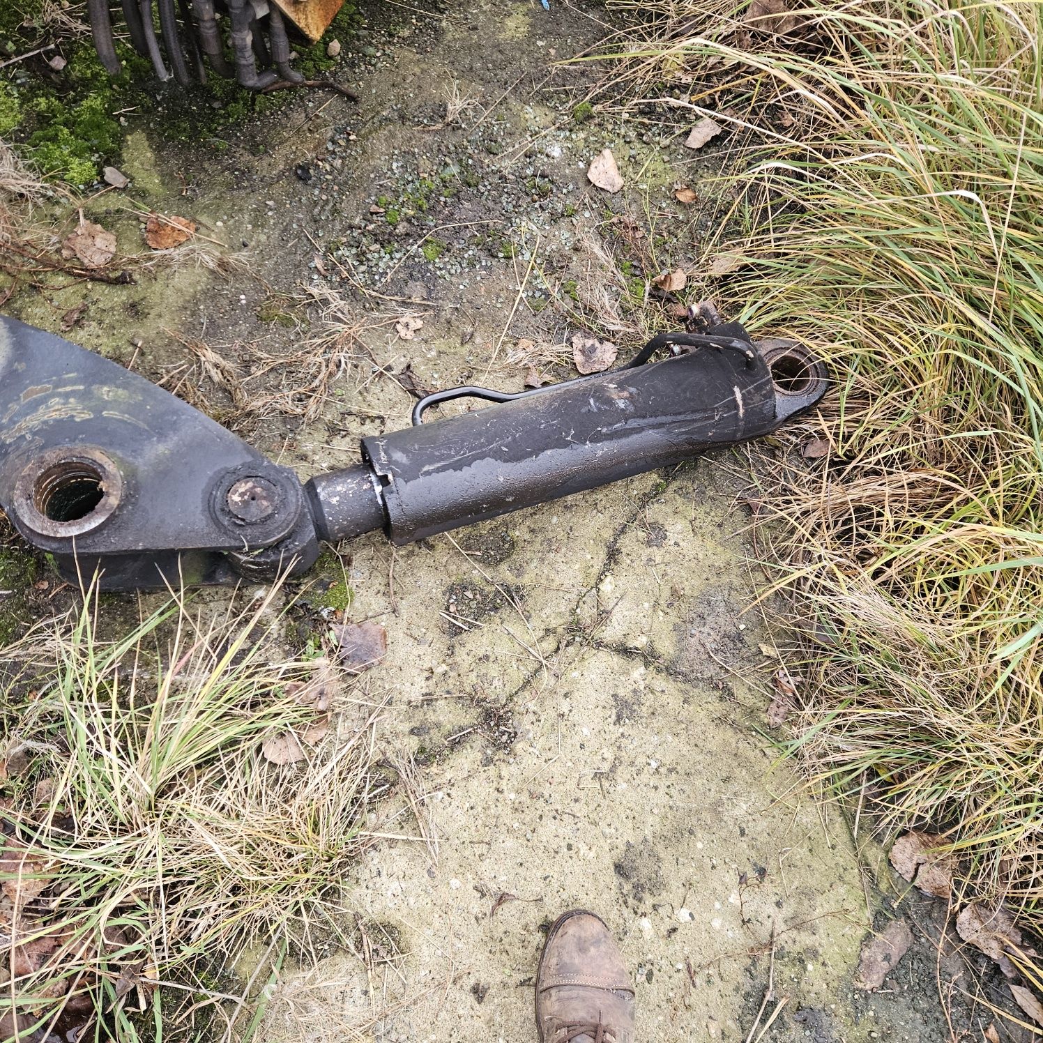 Cat th 330 siłownik wychyłu łyżki Tłok