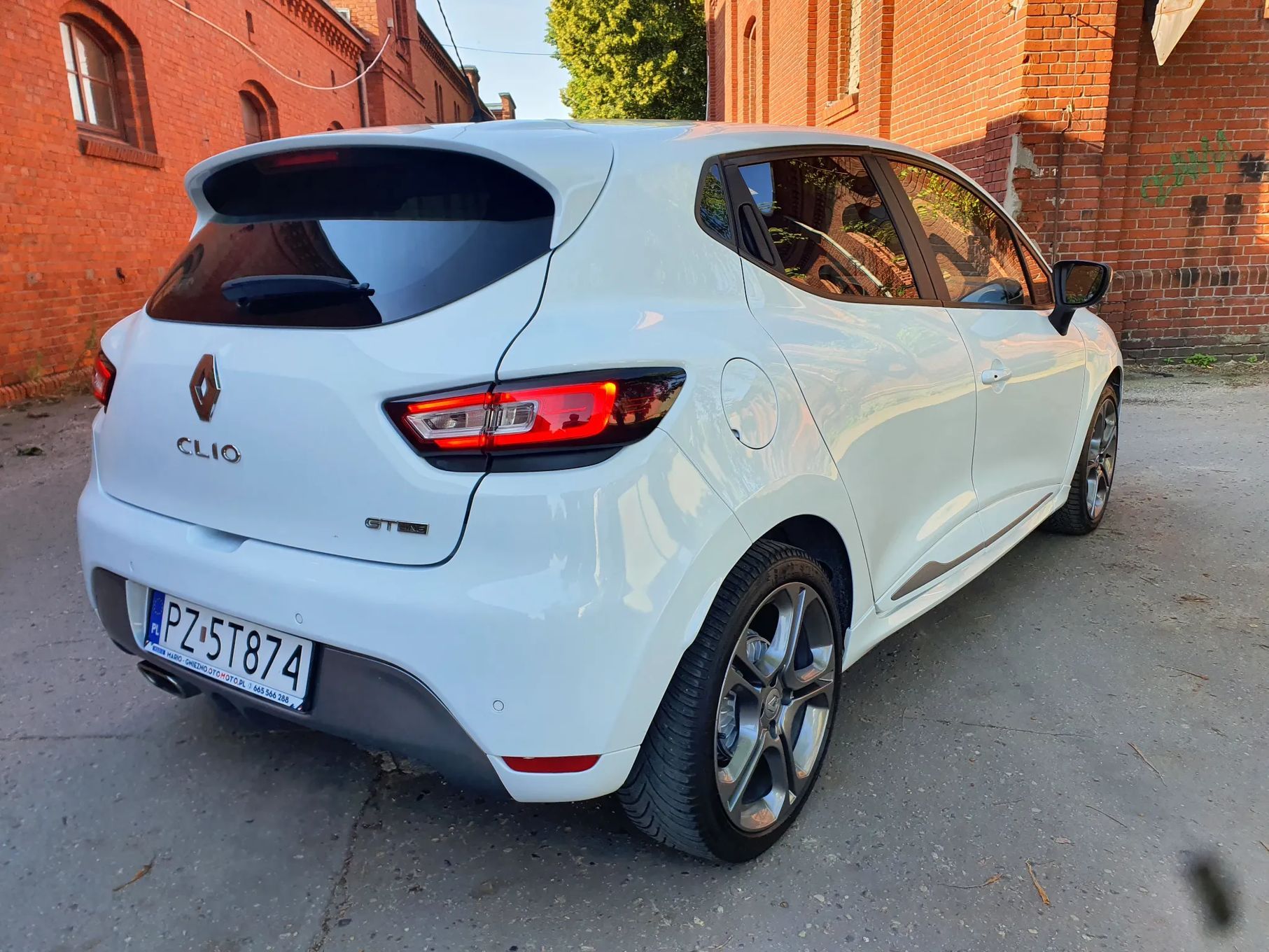 Renault Clio * GT-line * Hands Free * GetHelp *