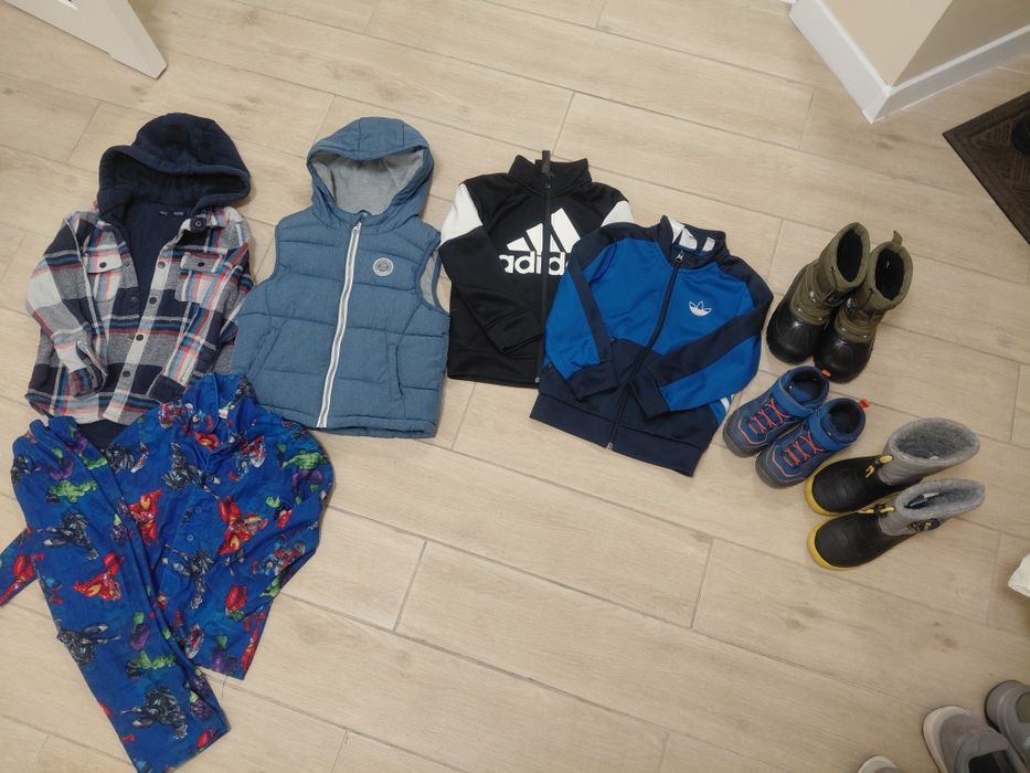Зимове взуття для хлопчика + одяг