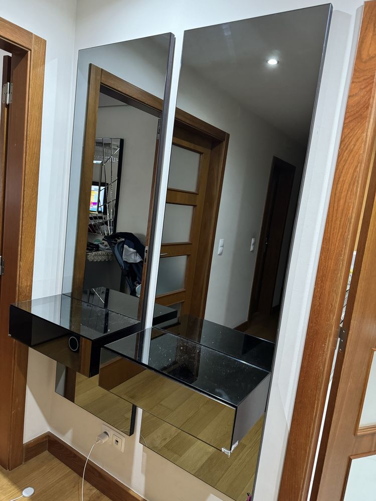 Consola para hall de entrda toda espelhada com gavetas