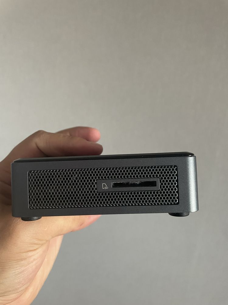 Топ Міні Пк Intel Nuc Bluechip i3 10110u 8ddr4/256Nvme Win10