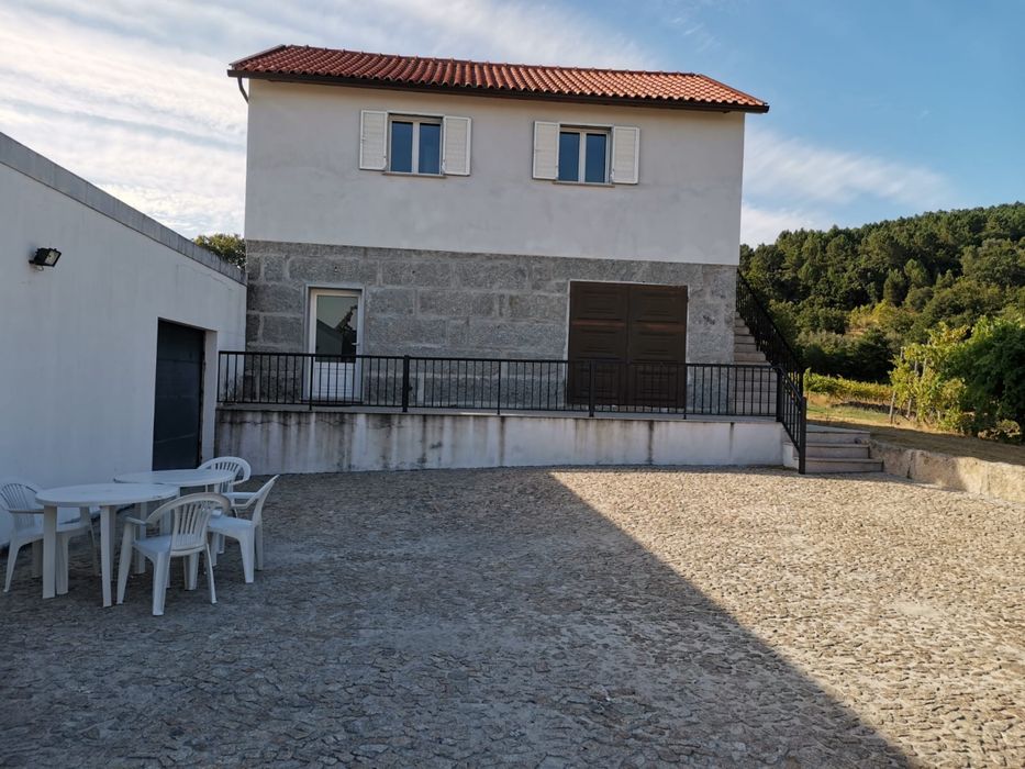 Aluga-se T0 completsmente mobilado