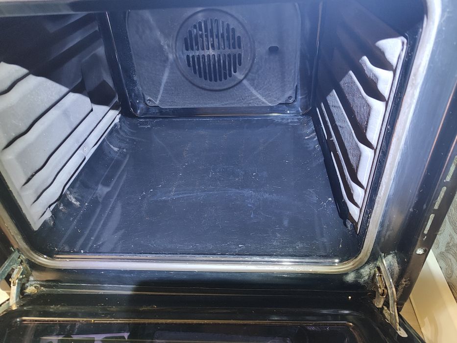 Духова шафа вбудована Ariston