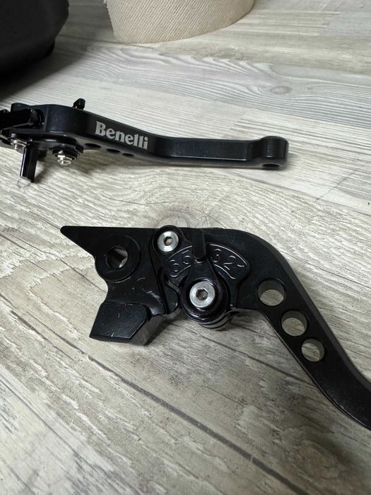 Manetes curtas para mota Benelli