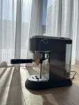 Ekspres kolbowy DeLonghi Dedica