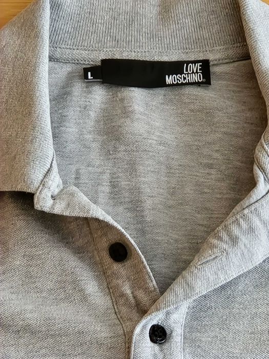 Polo Cinzento Love Moschino (Tamanho L)