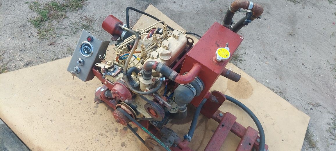 silnilnik mini koparka mini traktorek diesel 3 cylindry mitsubishi
