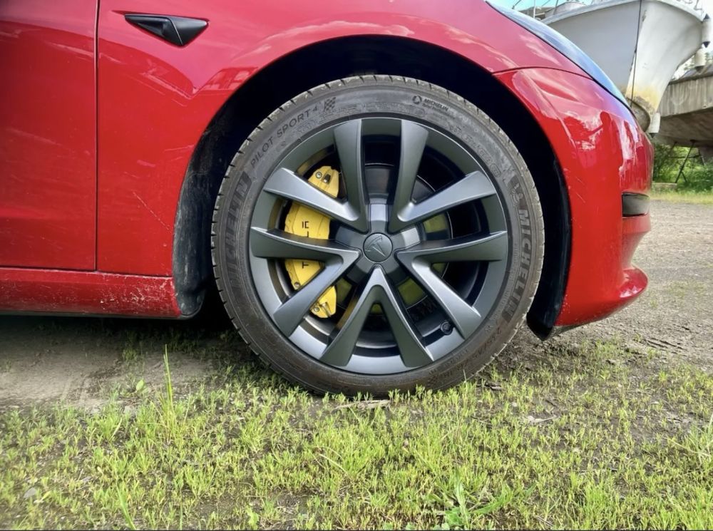 Колпаки на колеса tesla model 3 r18 plaid style