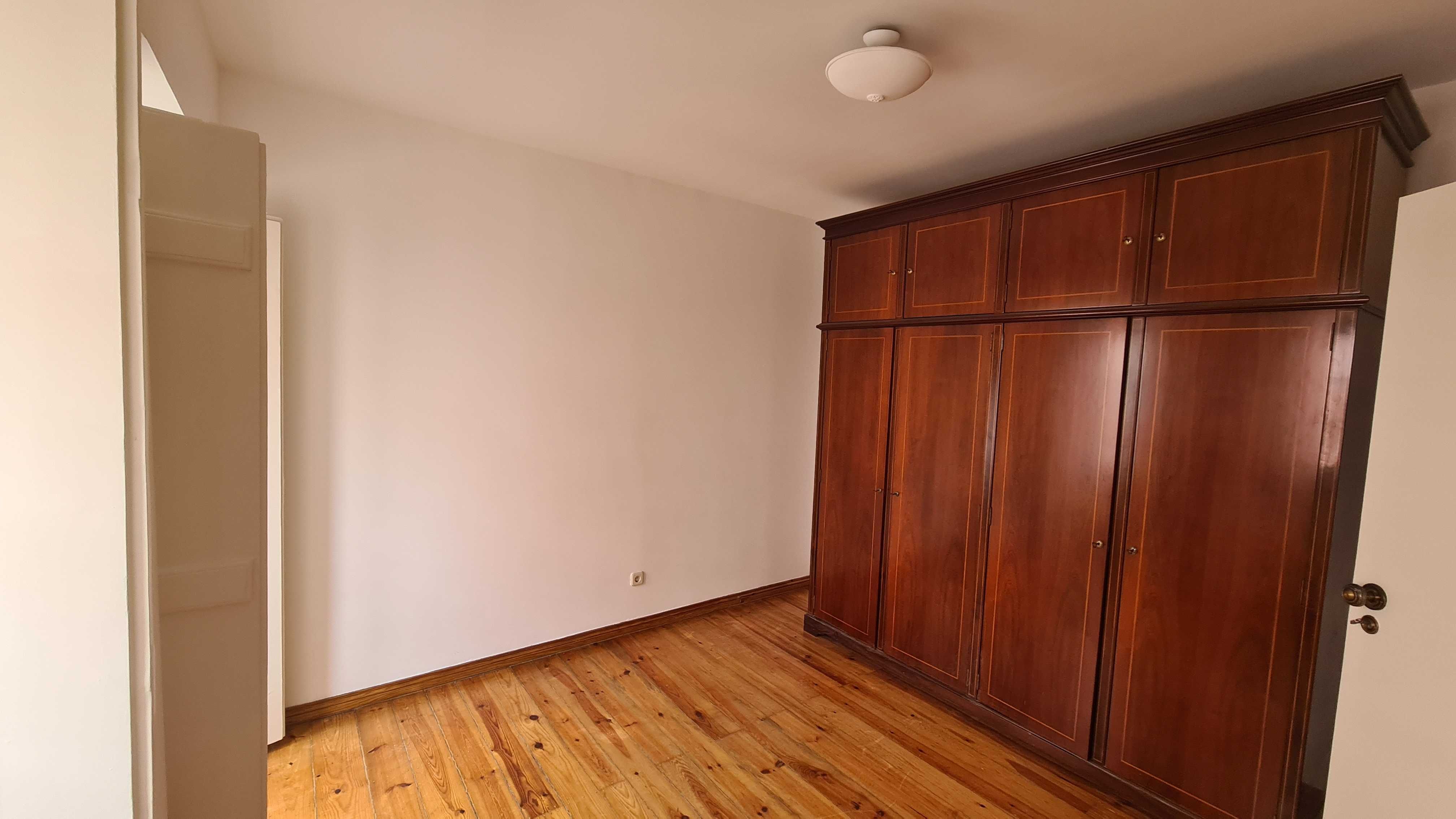 T2, 1º Andar, 50m2, na Rua de São Bento