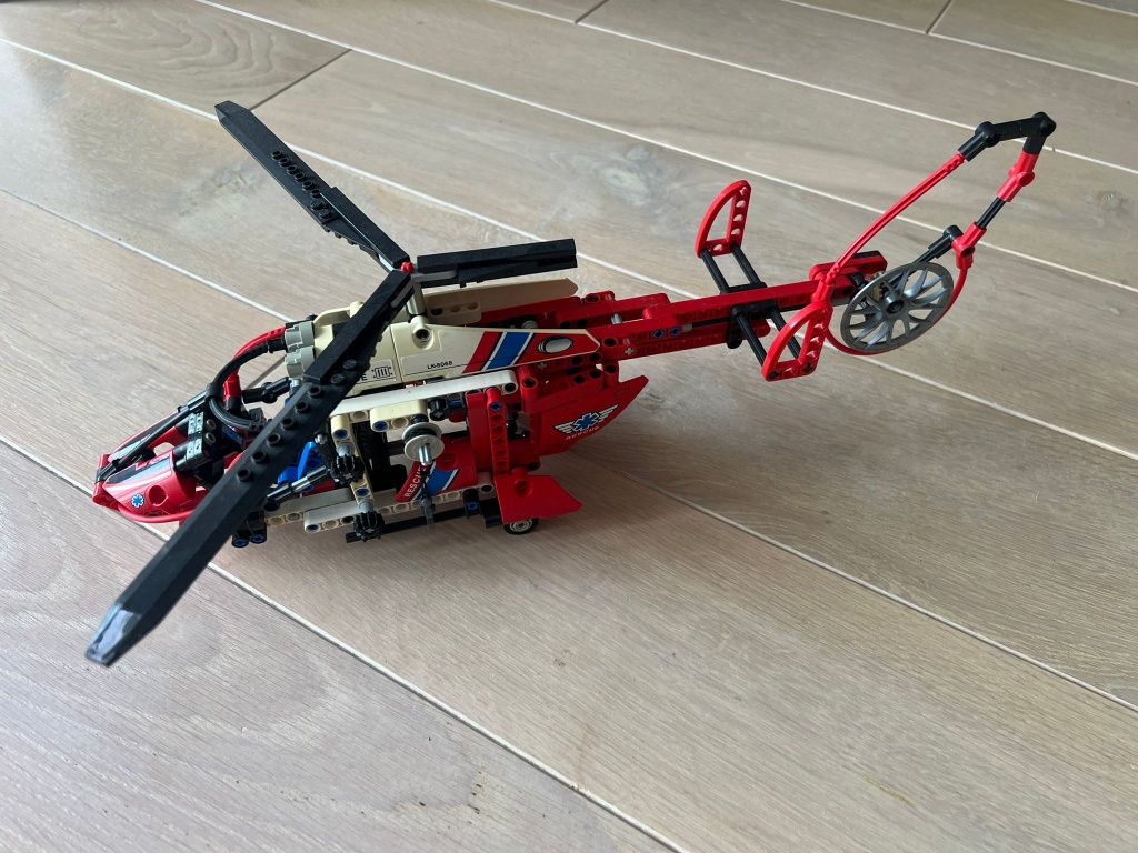 Śmigłowiec ratowniczy LEGO Technics