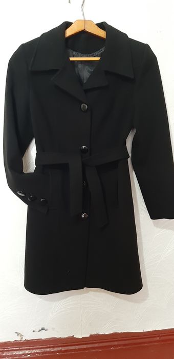 Пальто жіноче чорне  осіннє  46 розмір