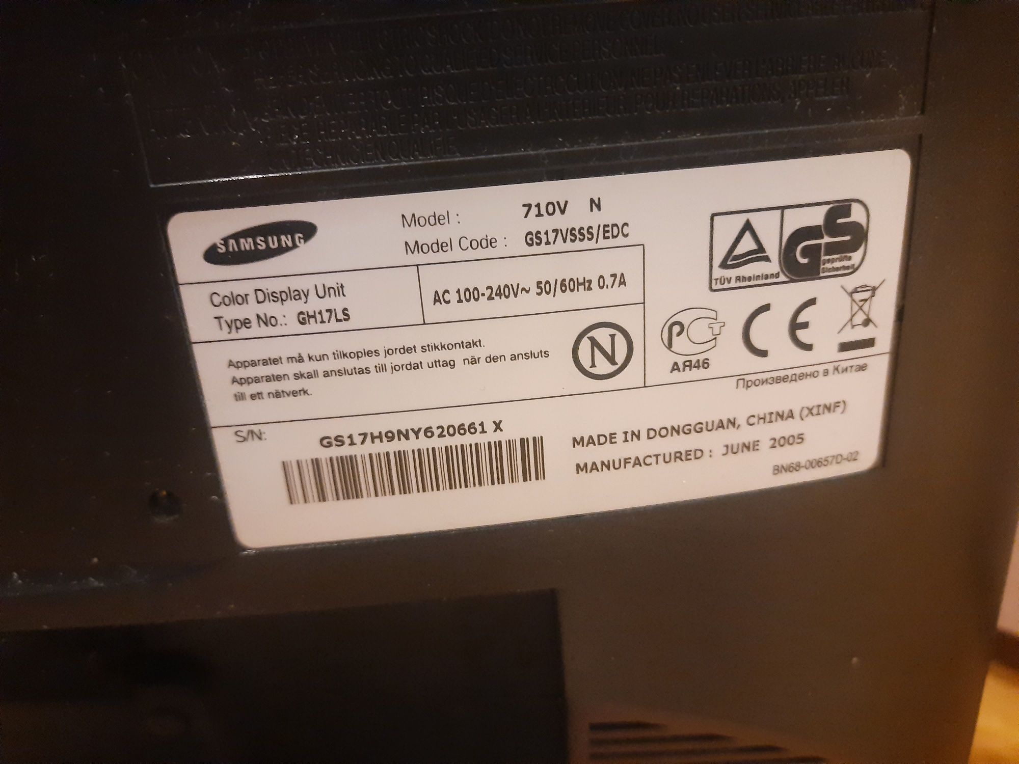 Монитор Samsung Sync Master 710v 17" со шнурами