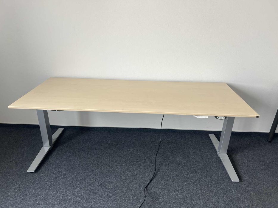 Biurko z regulacja wysokosci