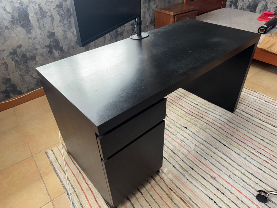 Secretária IKEA MALM (preta) à venda