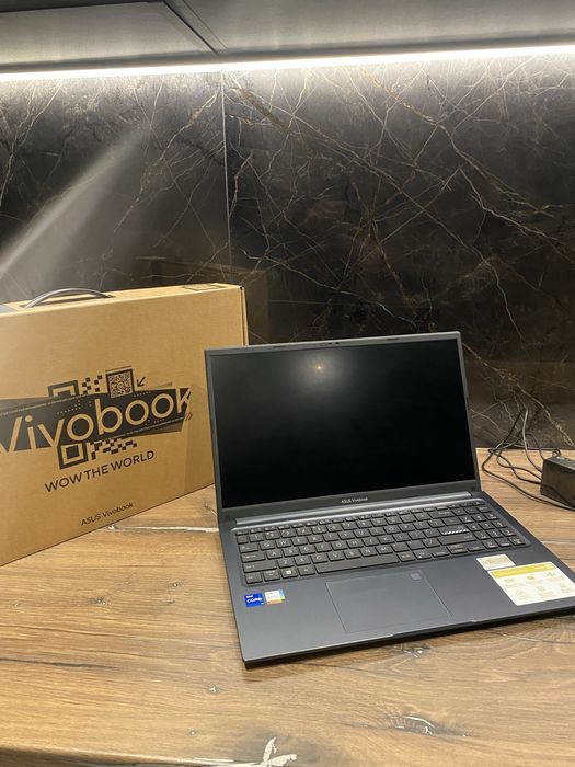 laptop to ASUS Vivobook 15 (dokładnie model A1504VA - BQ940W)