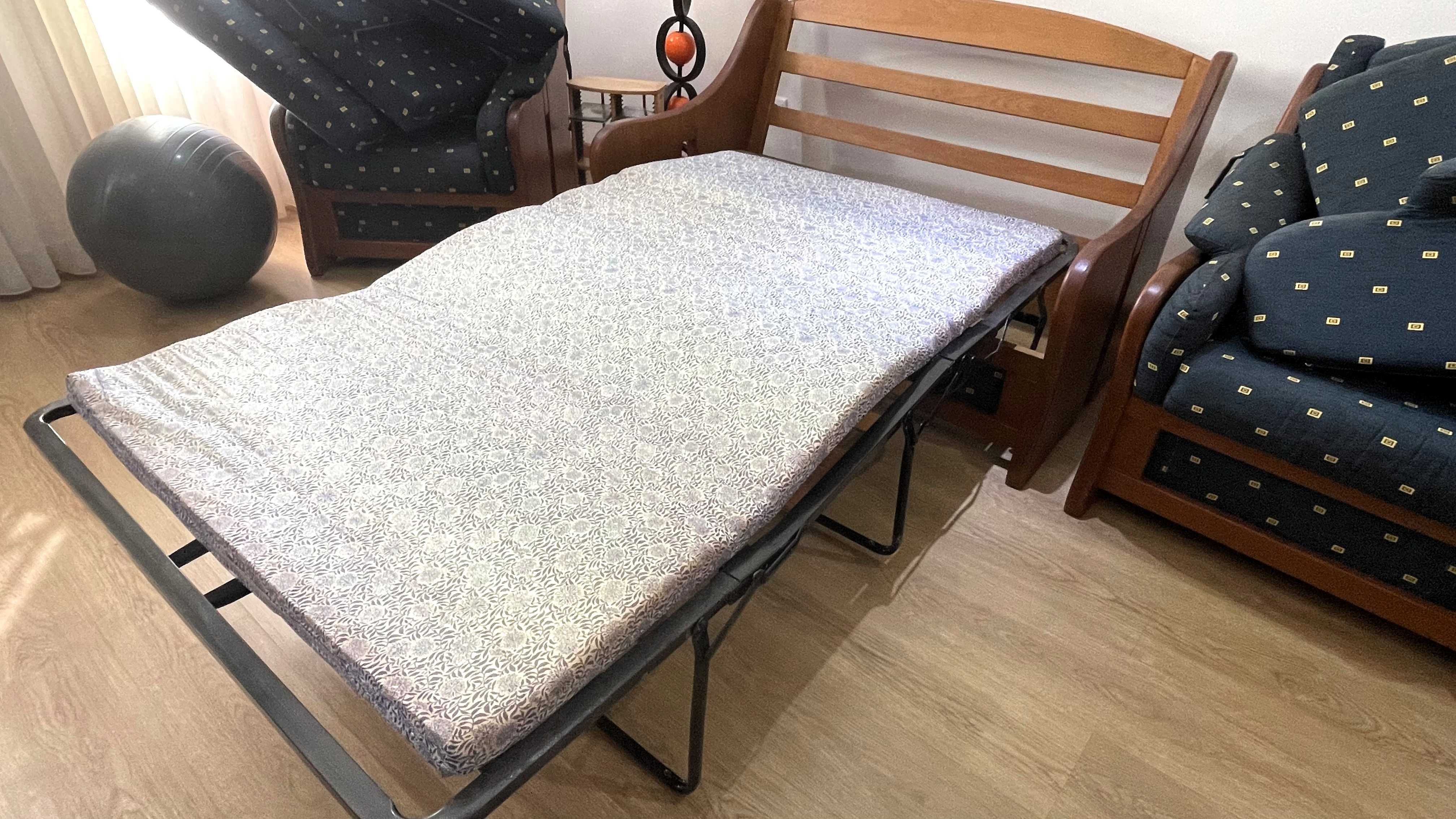 Conjunto de Sofá-Cama + 2 Cadeirões — Excelente Estado