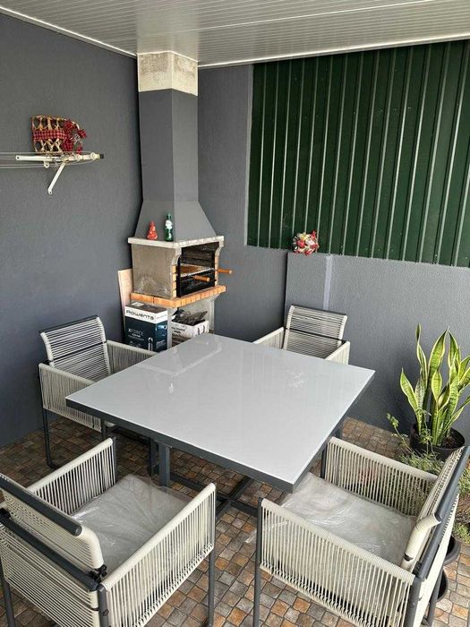 Mesa de jardim com 4 cadeiras