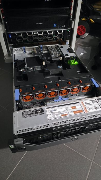 Dell PowerEdge R730 + 8 ramek