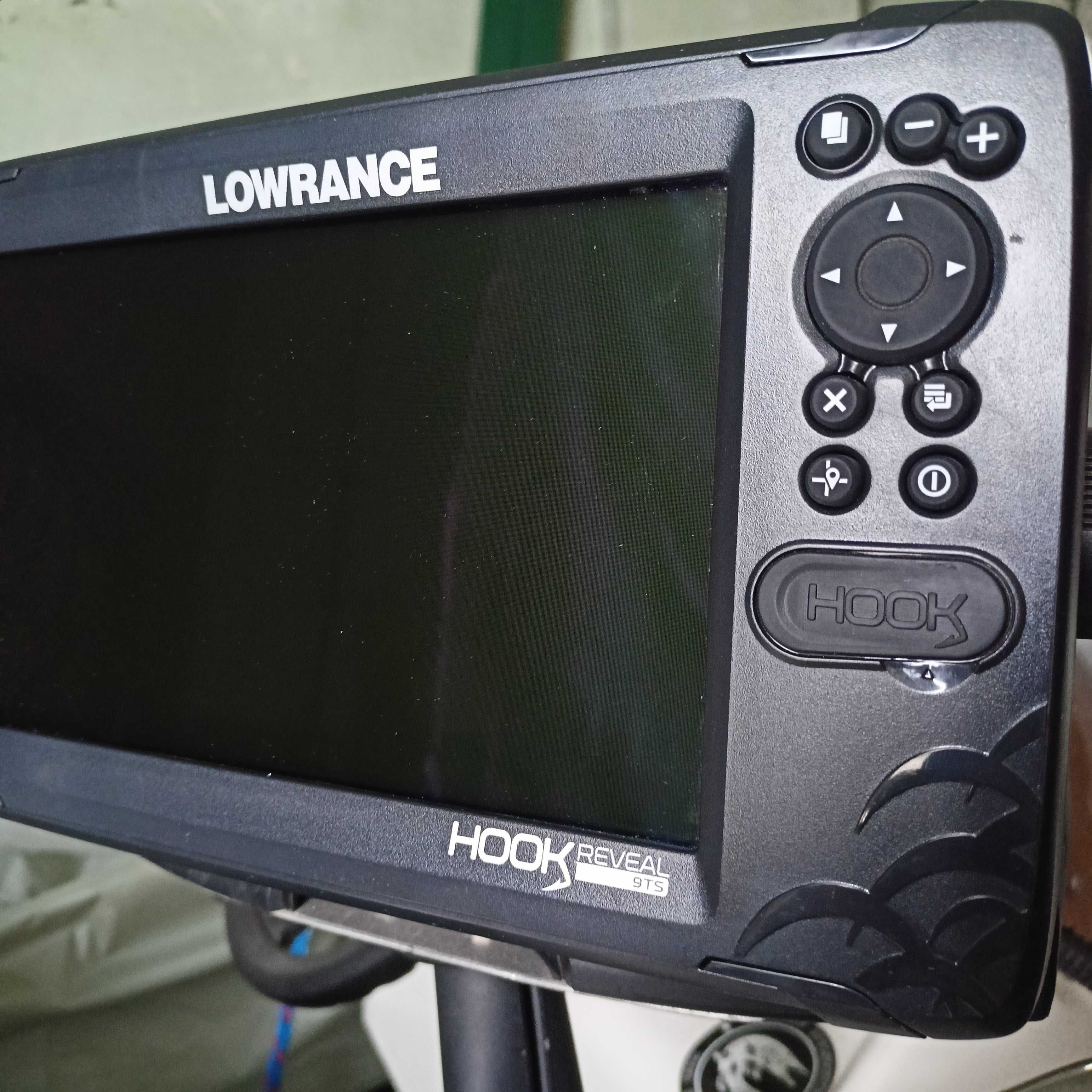 Lowrance HOOK Reveal 9