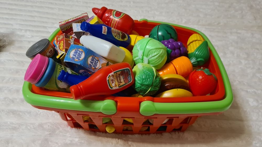 Дитячі іграшки. Дитяча посудка, кухня, плита, пральна машина.