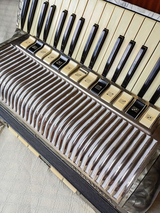 Akordeon Hohner Organola 140 basy, 4 chóry