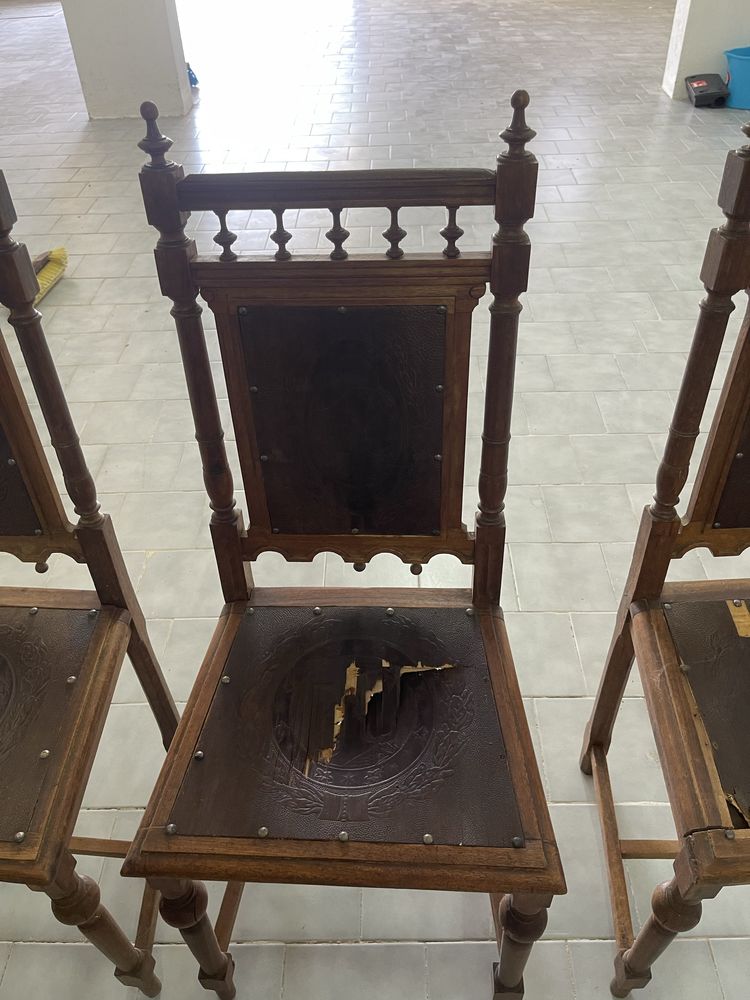 Conjuntos de 8 cadeiras para restauro