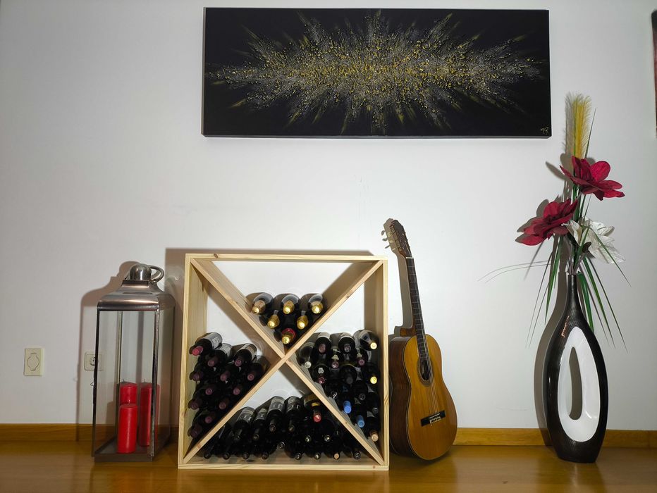 Garrafeira de madeira em pinho não tratado para até 90 garrafas