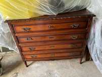Comoda de quarto em bom estado.