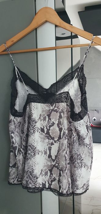 Bluzka na ramiaczkach Stradivarius nowa L