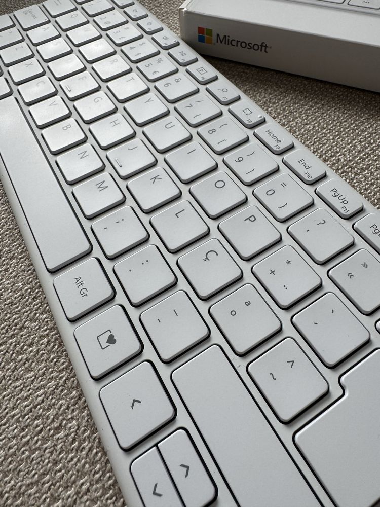 Teclado Microsoft Wireless - Designer Compact Keyboard