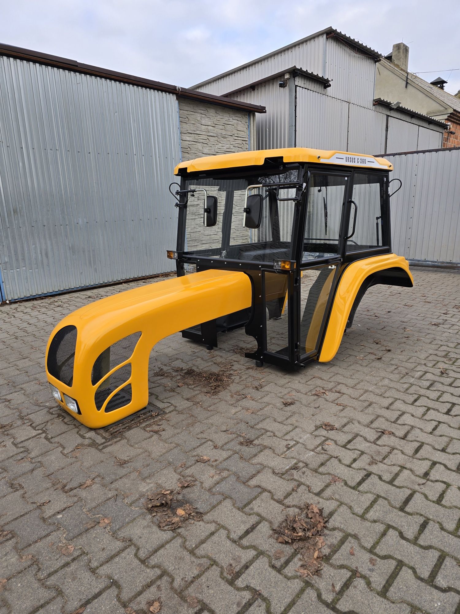 Kabiną C360 tworzywo Kabina ciągnikowa c360 Maska C360 Nowa kabina 360