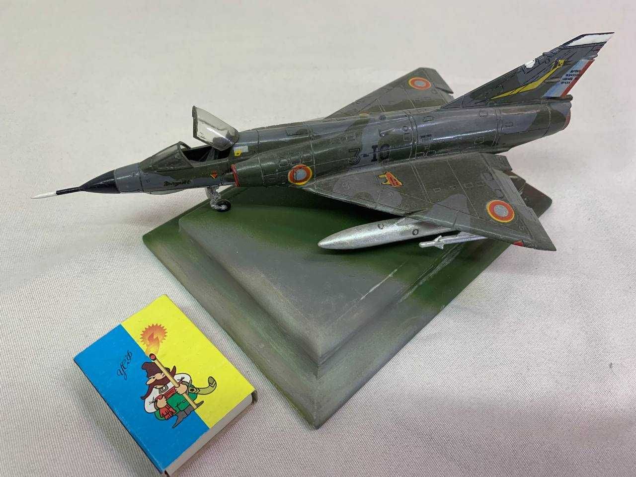 Продам собранную модель самолета 1/72