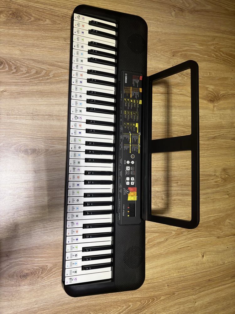 Keyboard Yamaha F-52