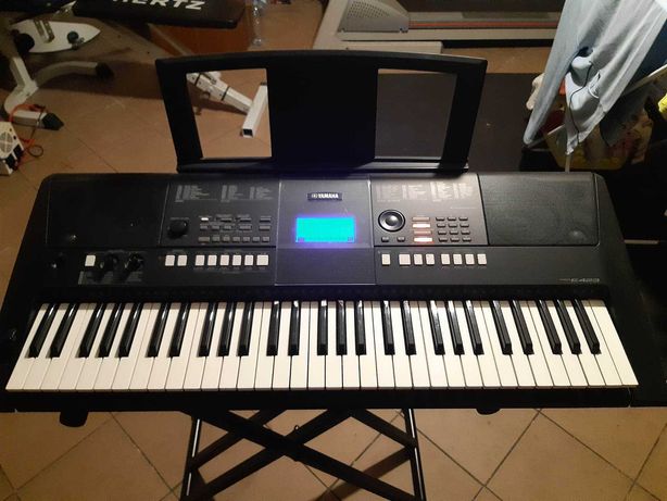 Keyboard Yamaha PSR E423 wraz z pulpitem, statywem, oraz zasilaczem