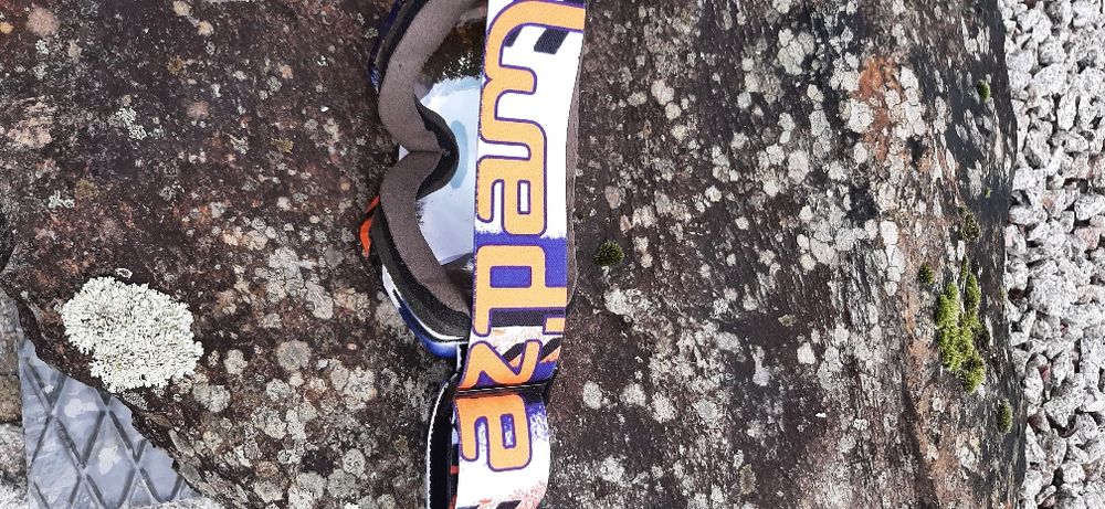 Couloir e ski,snowboard.